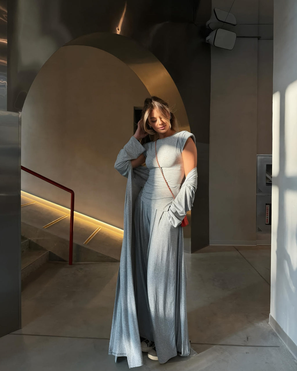 Aisha Gri Vatkalı T-shirt - Pileli Pantolon - Kimono Set