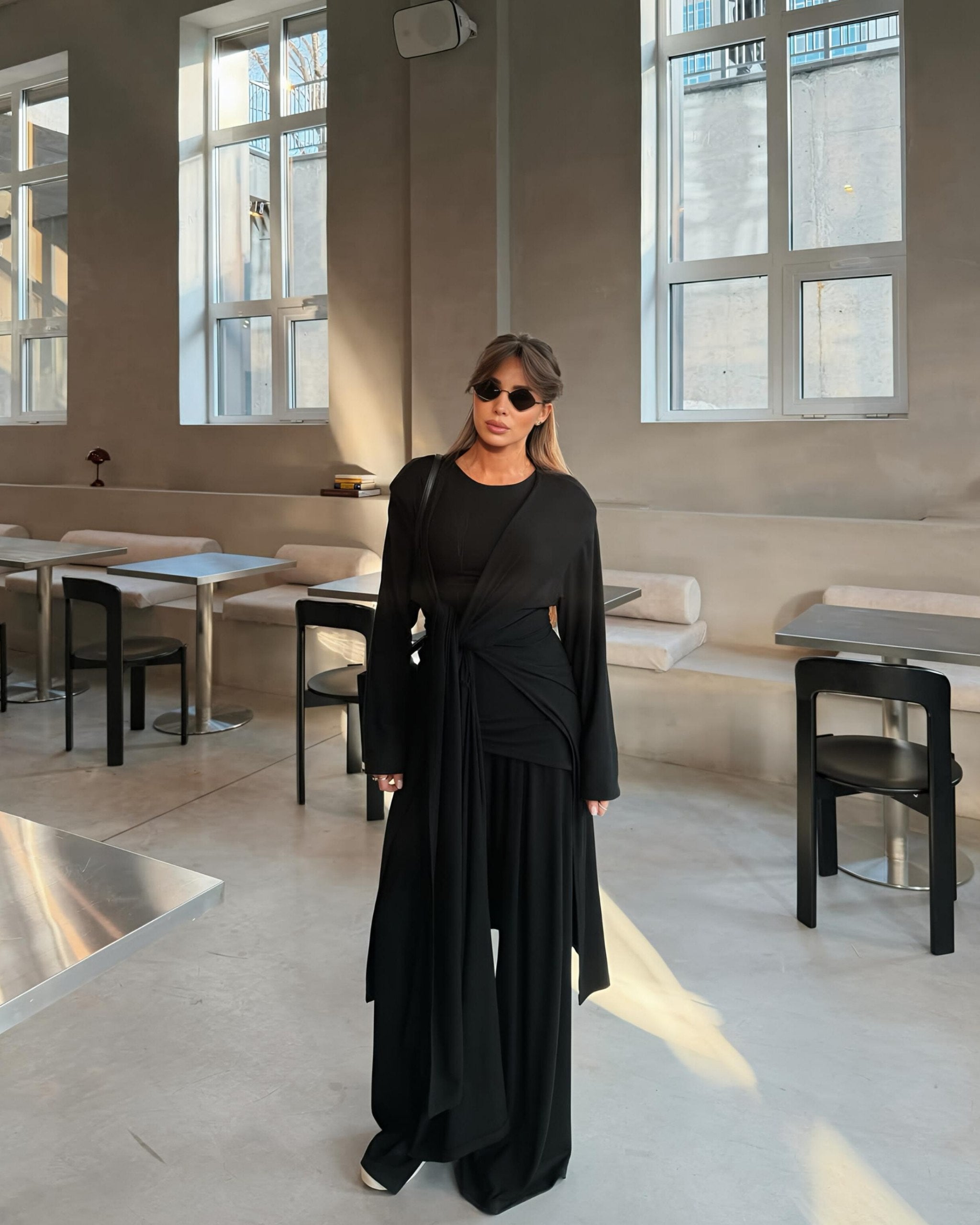Aisha Siyah Vatkalı T-shirt - Pileli Pantolon - Kimono Set