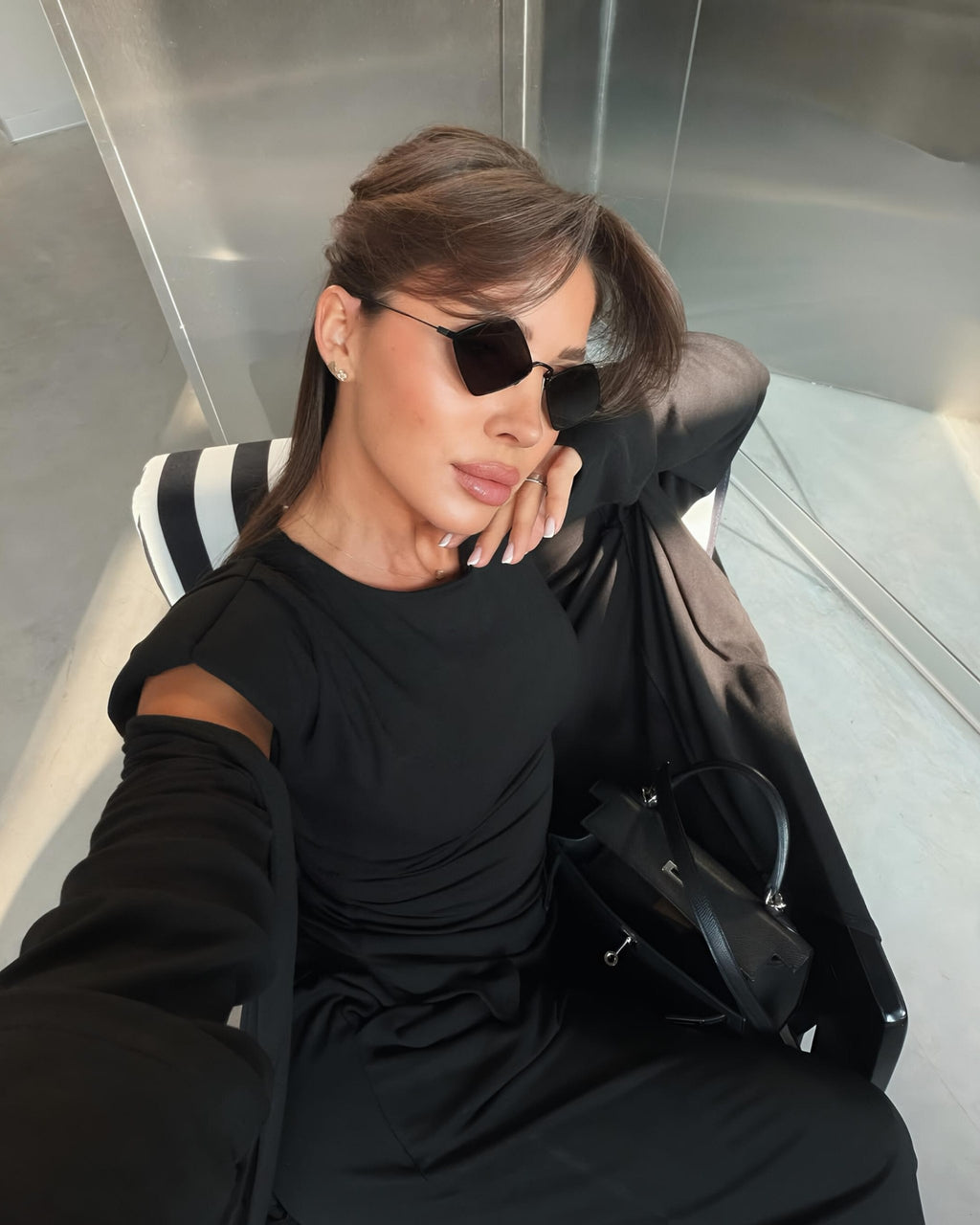 Aisha Siyah Vatkalı T-shirt - Pileli Pantolon - Kimono Set